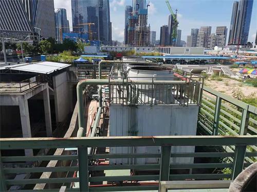 橫流式冷卻塔為何要防白霧？